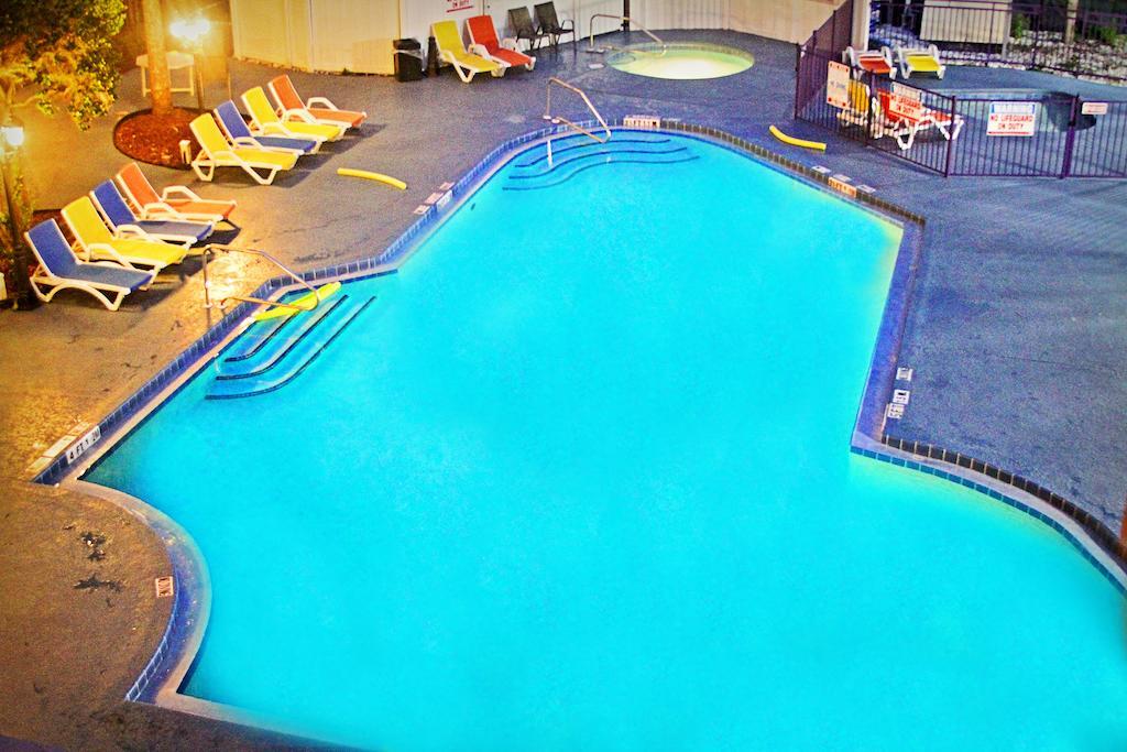 Ramada By Wyndham Kissimmee Downtown Hotel Екстер'єр фото