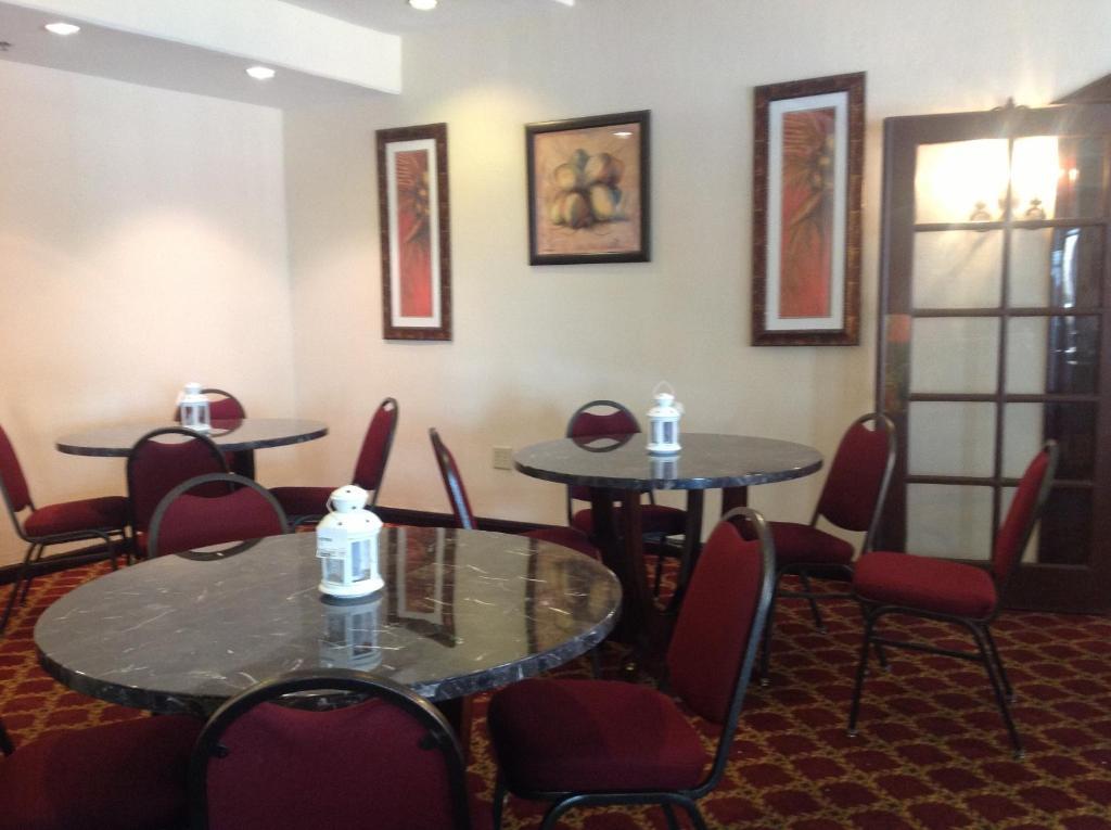 Ramada By Wyndham Kissimmee Downtown Hotel Екстер'єр фото
