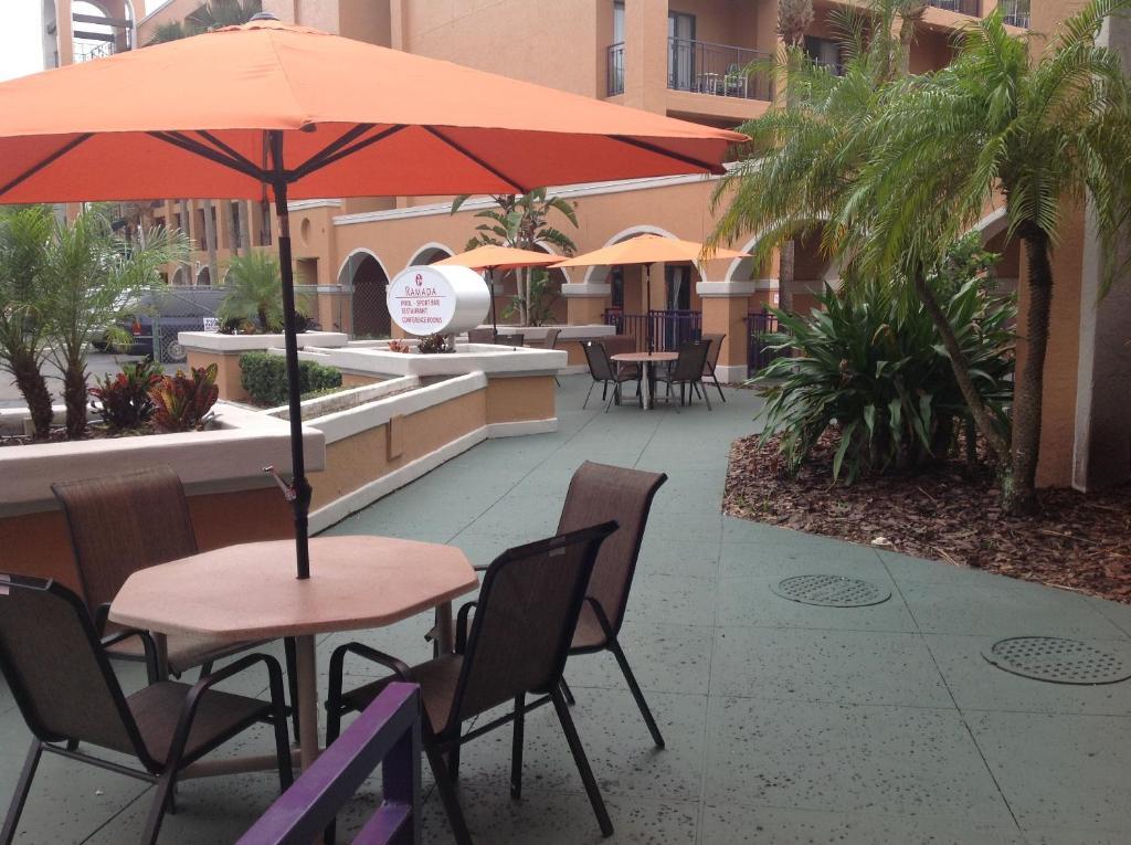 Ramada By Wyndham Kissimmee Downtown Hotel Екстер'єр фото