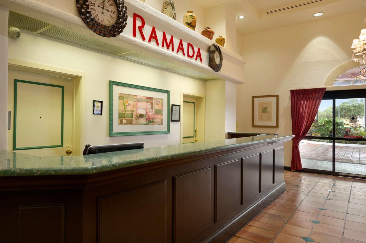 Ramada By Wyndham Kissimmee Downtown Hotel Екстер'єр фото