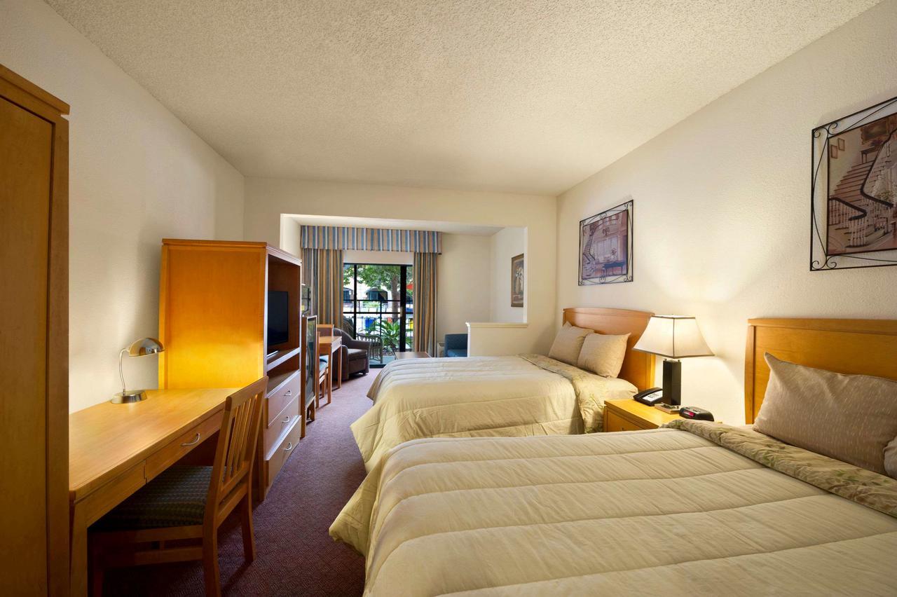 Ramada By Wyndham Kissimmee Downtown Hotel Екстер'єр фото
