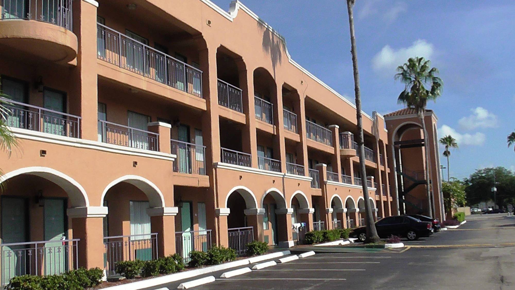 Ramada By Wyndham Kissimmee Downtown Hotel Екстер'єр фото