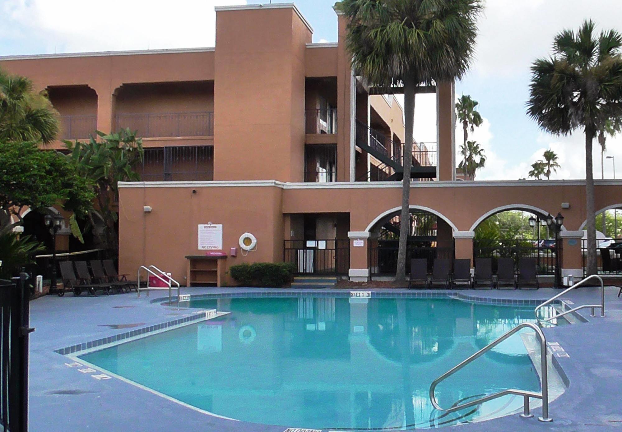 Ramada By Wyndham Kissimmee Downtown Hotel Екстер'єр фото