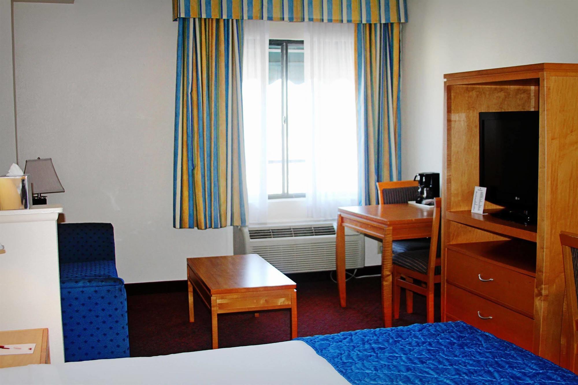 Ramada By Wyndham Kissimmee Downtown Hotel Екстер'єр фото